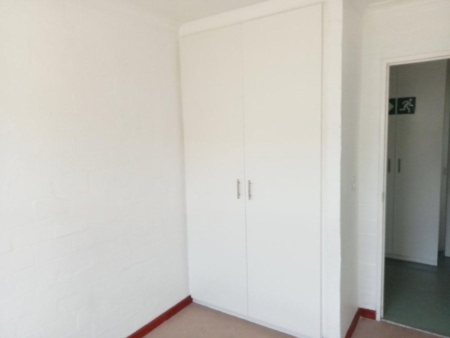 To Let 1 Bedroom Property for Rent in Montclair Western Cape